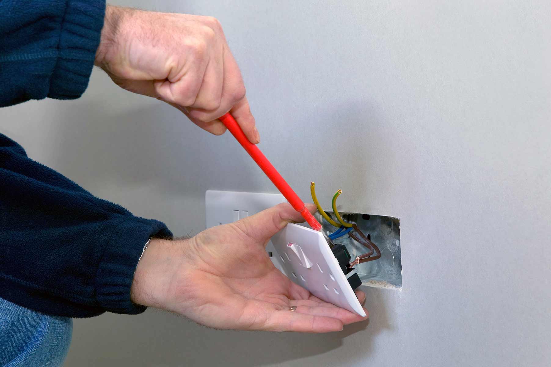 Our electricians can install plug sockets for domestic and commercial proeprties in Potters Bar and the local area. 